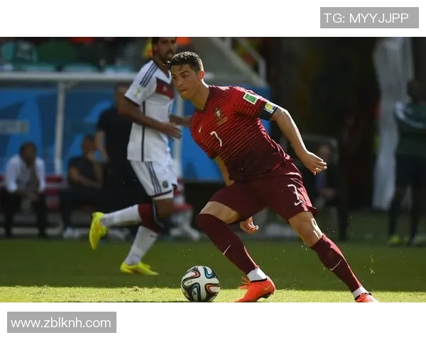 足球明星甜蜜恋情曝光揭秘他们的爱情故事与精彩瞬间